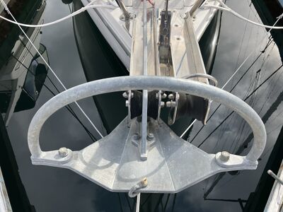 Mantus 35 Float Shackle 2.jpg
